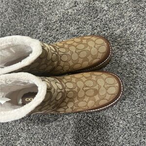 Women’s coach boots size 11
